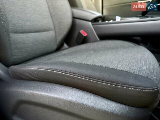 Белый Хендай Kona Electric, объемом двигателя 0 л и пробегом 78 тыс. км за 17250 $, фото 71 на Automoto.ua