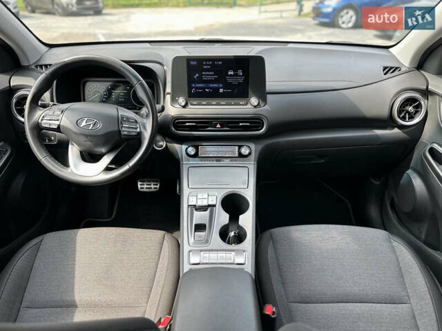 Білий Хендай Kona Electric, об'ємом двигуна 0 л та пробігом 93 тис. км за 18900 $, фото 35 на Automoto.ua
