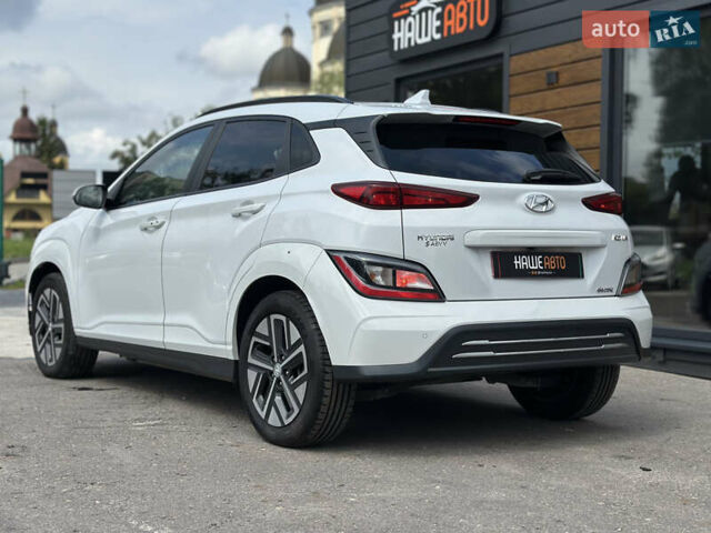 Білий Хендай Kona Electric, об'ємом двигуна 0 л та пробігом 93 тис. км за 18900 $, фото 13 на Automoto.ua