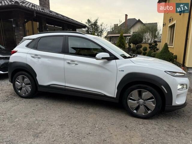 Белый Хендай Kona Electric, объемом двигателя 0 л и пробегом 92 тыс. км за 17950 $, фото 9 на Automoto.ua