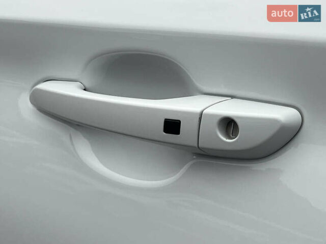 Білий Хендай Kona Electric, об'ємом двигуна 0 л та пробігом 70 тис. км за 19828 $, фото 25 на Automoto.ua