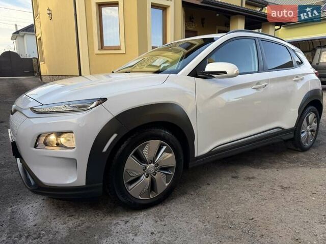 Білий Хендай Kona Electric, об'ємом двигуна 0 л та пробігом 64 тис. км за 16950 $, фото 2 на Automoto.ua