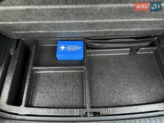 Белый Хендай Kona Electric, объемом двигателя 0 л и пробегом 98 тыс. км за 18999 $, фото 52 на Automoto.ua