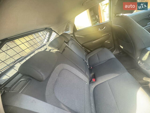 Белый Хендай Kona Electric, объемом двигателя 0 л и пробегом 101 тыс. км за 19800 $, фото 26 на Automoto.ua