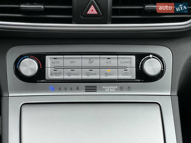 Белый Хендай Kona Electric, объемом двигателя 0 л и пробегом 111 тыс. км за 18570 $, фото 64 на Automoto.ua