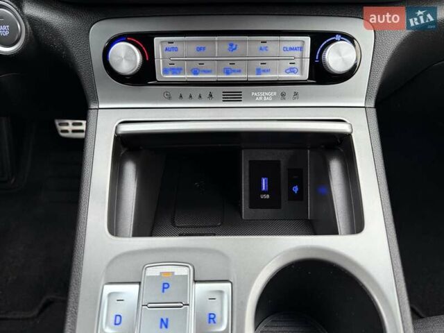 Белый Хендай Kona Electric, объемом двигателя 0 л и пробегом 64 тыс. км за 21499 $, фото 56 на Automoto.ua