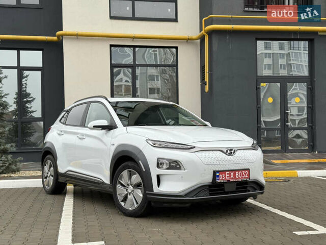 Белый Хендай Kona Electric, объемом двигателя 0 л и пробегом 98 тыс. км за 18999 $, фото 7 на Automoto.ua