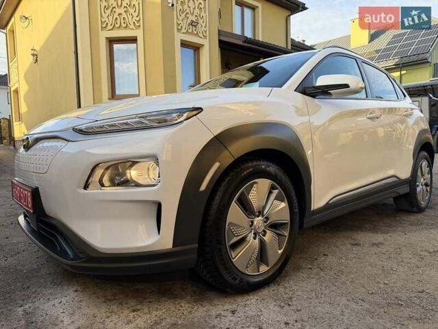 Білий Хендай Kona Electric, об'ємом двигуна 0 л та пробігом 64 тис. км за 16950 $, фото 16 на Automoto.ua
