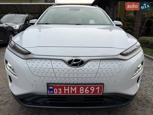 Белый Хендай Kona Electric, объемом двигателя 0 л и пробегом 92 тыс. км за 17950 $, фото 12 на Automoto.ua