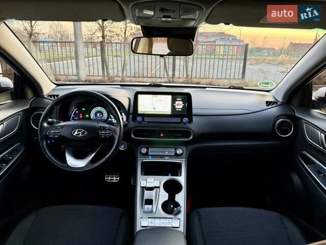 Белый Хендай Kona Electric, объемом двигателя 0 л и пробегом 78 тыс. км за 17250 $, фото 91 на Automoto.ua