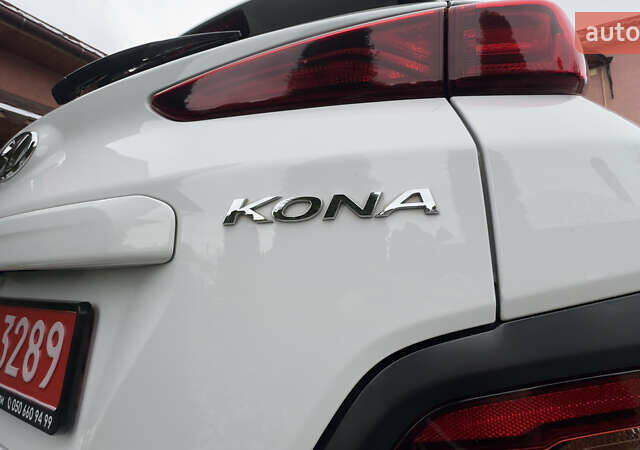 Белый Хендай Kona Electric, объемом двигателя 0 л и пробегом 124 тыс. км за 17494 $, фото 59 на Automoto.ua