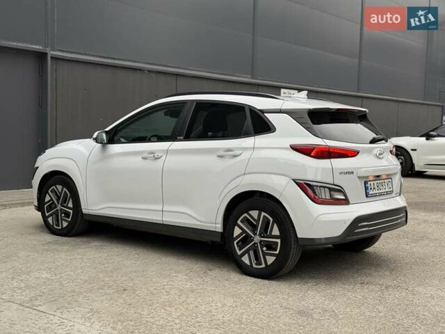 Белый Хендай Kona Electric, объемом двигателя 0 л и пробегом 64 тыс. км за 21499 $, фото 13 на Automoto.ua