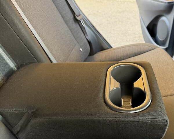 Білий Хендай Kona Electric, об'ємом двигуна 0 л та пробігом 64 тис. км за 16950 $, фото 72 на Automoto.ua