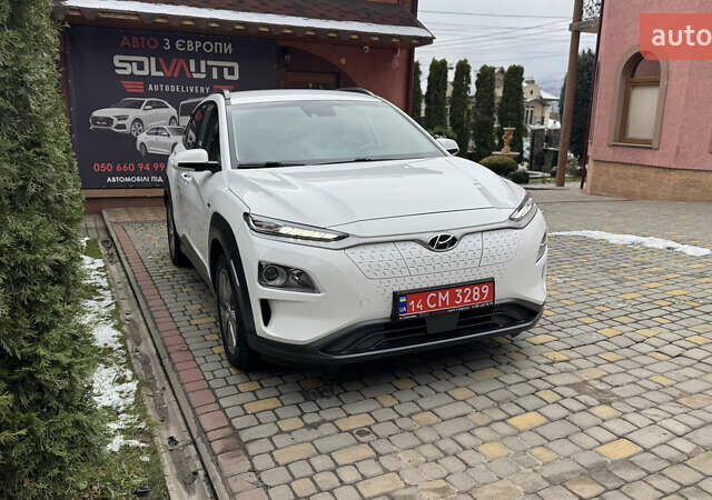 Белый Хендай Kona Electric, объемом двигателя 0 л и пробегом 124 тыс. км за 17494 $, фото 1 на Automoto.ua