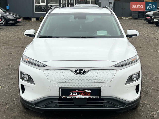 Белый Хендай Kona Electric, объемом двигателя 0 л и пробегом 111 тыс. км за 18570 $, фото 2 на Automoto.ua