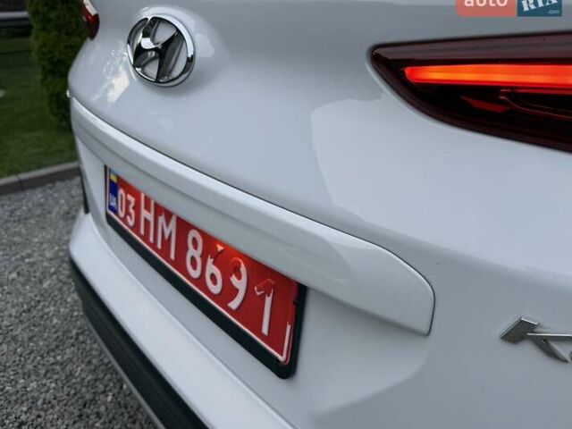 Белый Хендай Kona Electric, объемом двигателя 0 л и пробегом 92 тыс. км за 17950 $, фото 28 на Automoto.ua