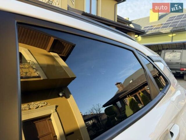 Білий Хендай Kona Electric, об'ємом двигуна 0 л та пробігом 64 тис. км за 16950 $, фото 29 на Automoto.ua