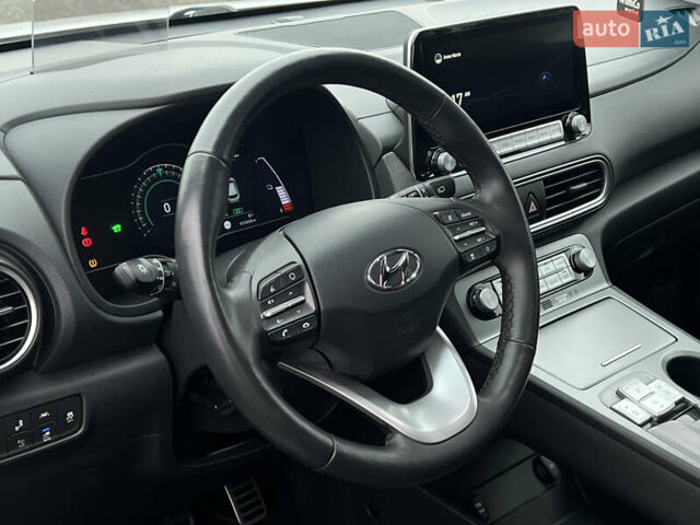 Белый Хендай Kona Electric, объемом двигателя 0 л и пробегом 111 тыс. км за 18570 $, фото 27 на Automoto.ua