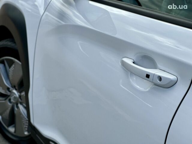 Белый Хендай Kona Electric, объемом двигателя 0 л и пробегом 149 тыс. км за 15350 $, фото 10 на Automoto.ua