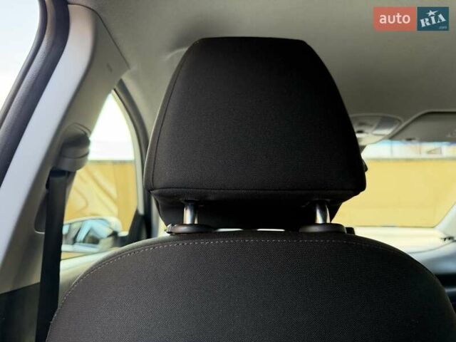 Білий Хендай Kona Electric, об'ємом двигуна 0 л та пробігом 64 тис. км за 16950 $, фото 103 на Automoto.ua