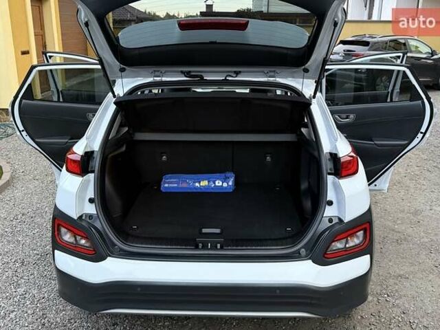 Белый Хендай Kona Electric, объемом двигателя 0 л и пробегом 92 тыс. км за 17950 $, фото 62 на Automoto.ua