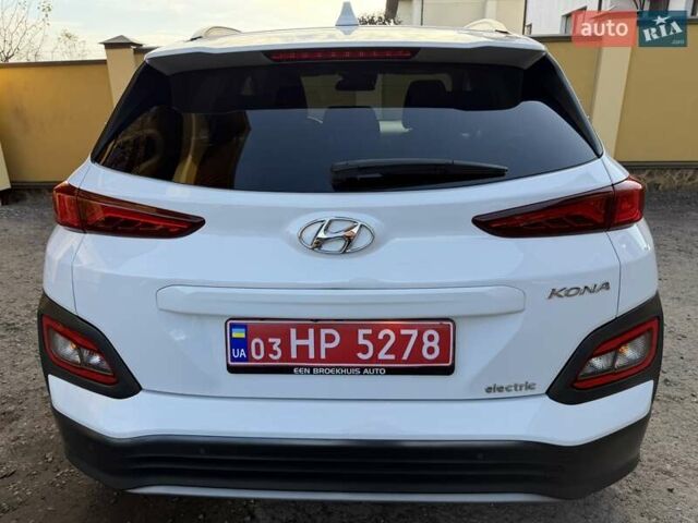 Білий Хендай Kona Electric, об'ємом двигуна 0 л та пробігом 64 тис. км за 16950 $, фото 7 на Automoto.ua