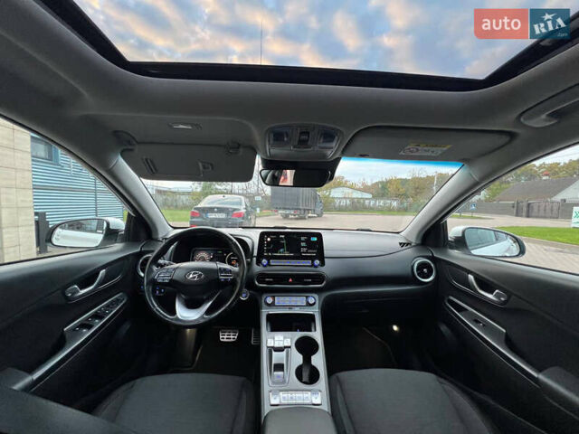 Белый Хендай Kona Electric, объемом двигателя 0 л и пробегом 120 тыс. км за 19550 $, фото 9 на Automoto.ua