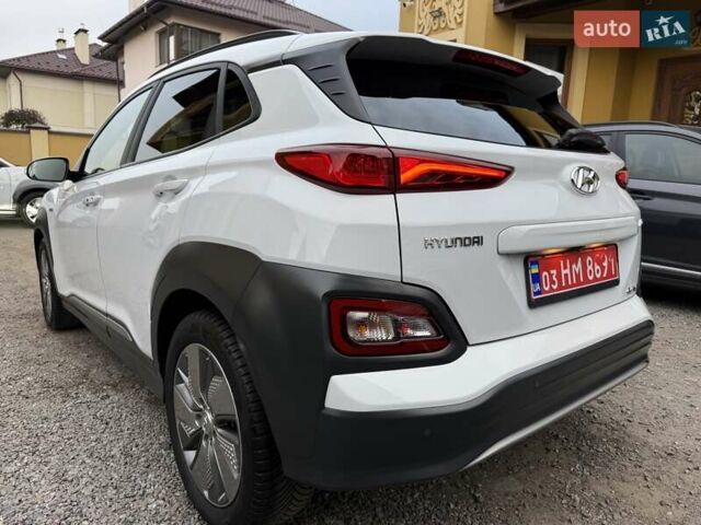 Белый Хендай Kona Electric, объемом двигателя 0 л и пробегом 92 тыс. км за 17950 $, фото 4 на Automoto.ua