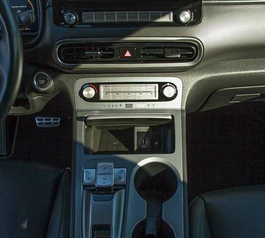 Білий Хендай Kona Electric, об'ємом двигуна 0 л та пробігом 130 тис. км за 22000 $, фото 9 на Automoto.ua