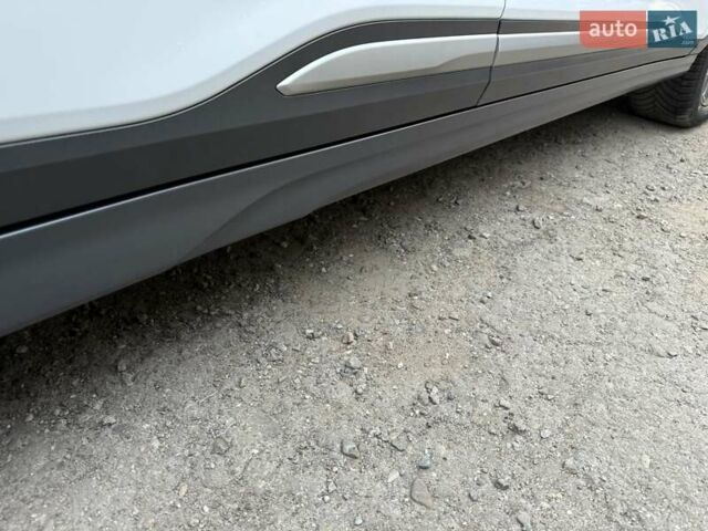 Белый Хендай Kona Electric, объемом двигателя 0 л и пробегом 92 тыс. км за 17950 $, фото 33 на Automoto.ua