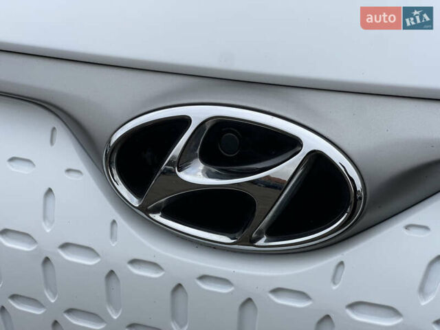 Белый Хендай Kona Electric, объемом двигателя 0 л и пробегом 111 тыс. км за 18570 $, фото 14 на Automoto.ua