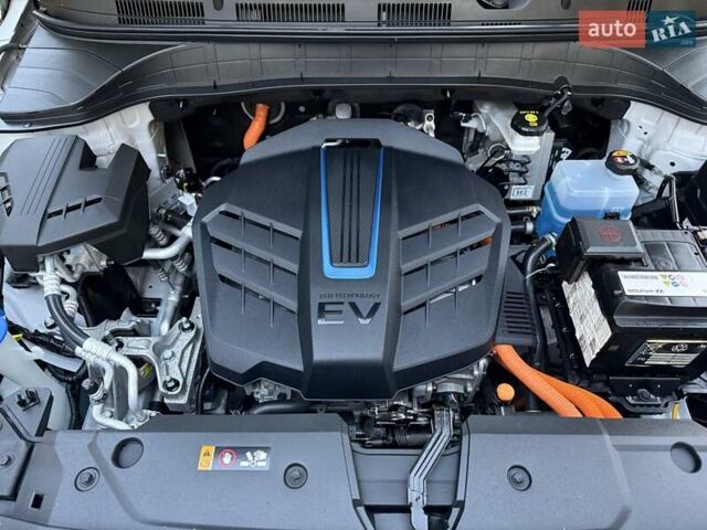 Белый Хендай Kona Electric, объемом двигателя 0 л и пробегом 92 тыс. км за 17950 $, фото 43 на Automoto.ua