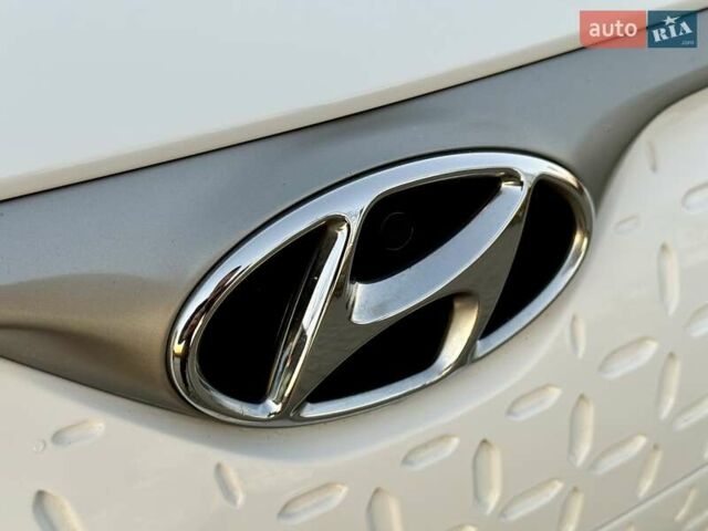 Белый Хендай Kona Electric, объемом двигателя 0 л и пробегом 78 тыс. км за 17250 $, фото 24 на Automoto.ua