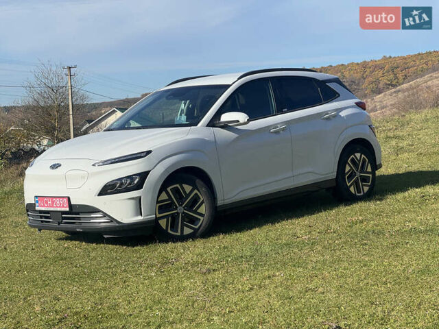 Белый Хендай Kona Electric, объемом двигателя 0 л и пробегом 101 тыс. км за 19800 $, фото 2 на Automoto.ua