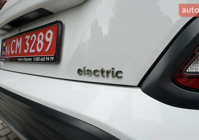 Белый Хендай Kona Electric, объемом двигателя 0 л и пробегом 124 тыс. км за 17494 $, фото 60 на Automoto.ua