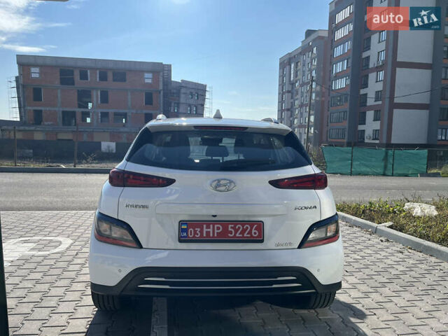 Белый Хендай Kona Electric, объемом двигателя 0 л и пробегом 51 тыс. км за 16999 $, фото 4 на Automoto.ua