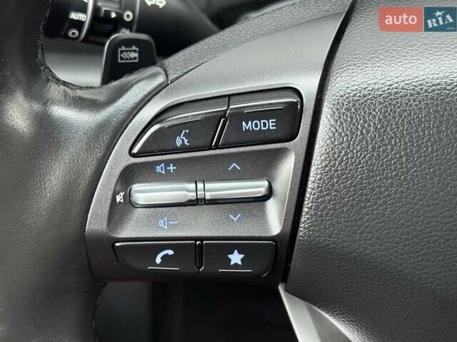 Белый Хендай Kona Electric, объемом двигателя 0 л и пробегом 64 тыс. км за 21499 $, фото 49 на Automoto.ua