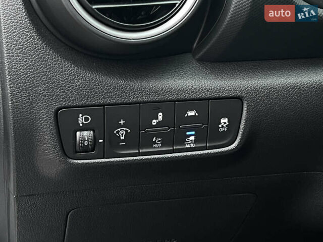 Белый Хендай Kona Electric, объемом двигателя 0 л и пробегом 111 тыс. км за 18570 $, фото 67 на Automoto.ua