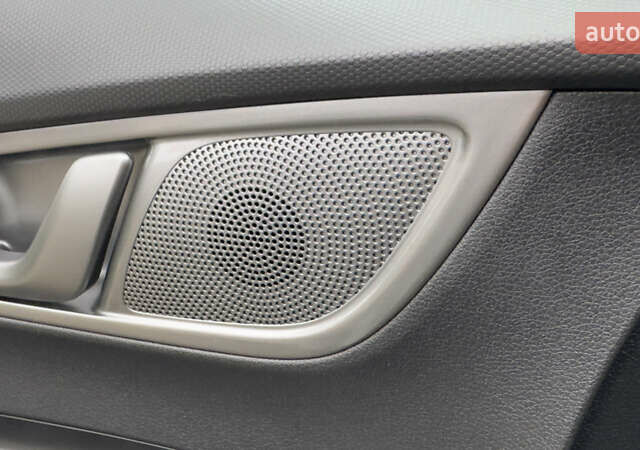 Белый Хендай Kona Electric, объемом двигателя 0 л и пробегом 124 тыс. км за 17494 $, фото 66 на Automoto.ua