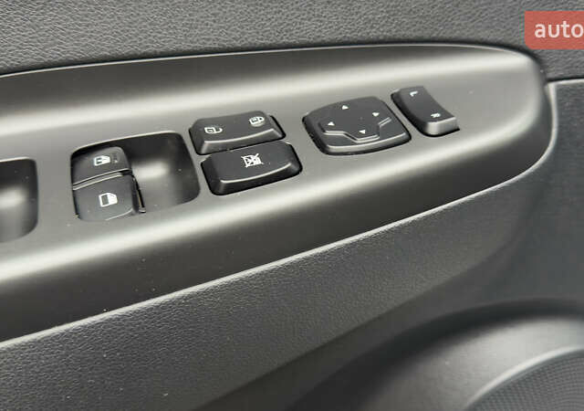 Белый Хендай Kona Electric, объемом двигателя 0 л и пробегом 124 тыс. км за 17494 $, фото 21 на Automoto.ua