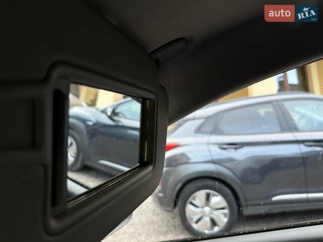 Белый Хендай Kona Electric, объемом двигателя 0 л и пробегом 92 тыс. км за 17950 $, фото 89 на Automoto.ua