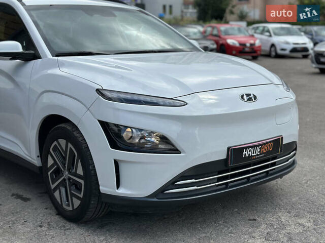 Білий Хендай Kona Electric, об'ємом двигуна 0 л та пробігом 93 тис. км за 18900 $, фото 10 на Automoto.ua
