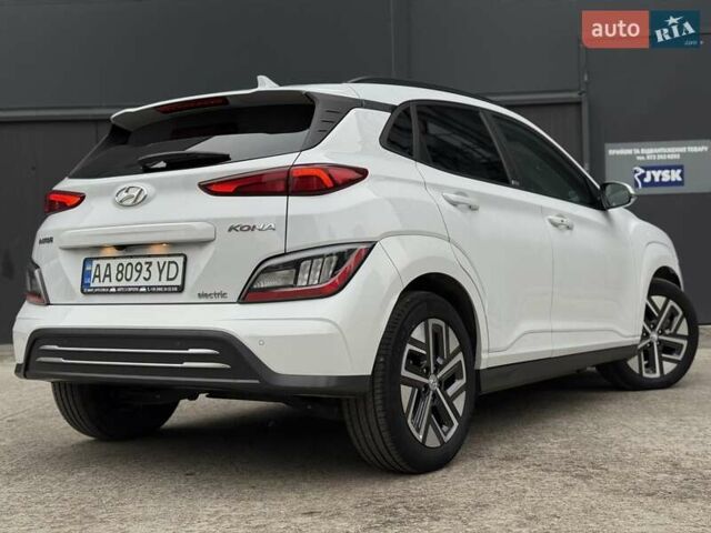 Белый Хендай Kona Electric, объемом двигателя 0 л и пробегом 64 тыс. км за 21499 $, фото 21 на Automoto.ua