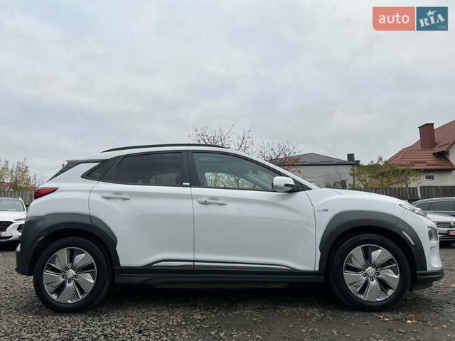 Білий Хендай Kona Electric, об'ємом двигуна 0 л та пробігом 70 тис. км за 19828 $, фото 8 на Automoto.ua