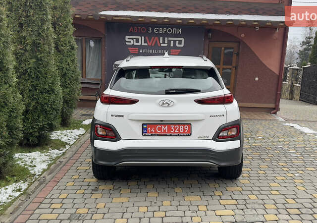 Белый Хендай Kona Electric, объемом двигателя 0 л и пробегом 124 тыс. км за 17494 $, фото 8 на Automoto.ua