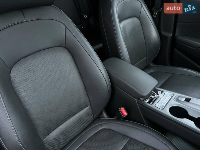 Білий Хендай Kona Electric, об'ємом двигуна 0 л та пробігом 70 тис. км за 19828 $, фото 49 на Automoto.ua