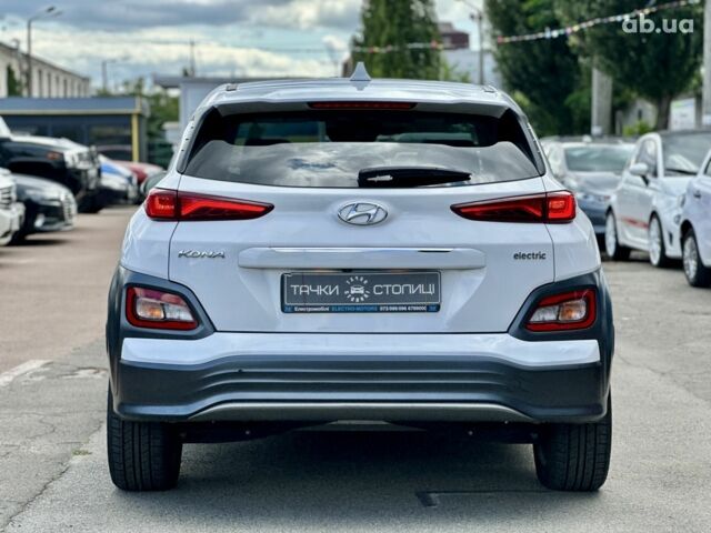 Белый Хендай Kona Electric, объемом двигателя 0 л и пробегом 149 тыс. км за 15350 $, фото 3 на Automoto.ua