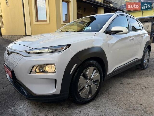 Білий Хендай Kona Electric, об'ємом двигуна 0 л та пробігом 64 тис. км за 16950 $, фото 1 на Automoto.ua