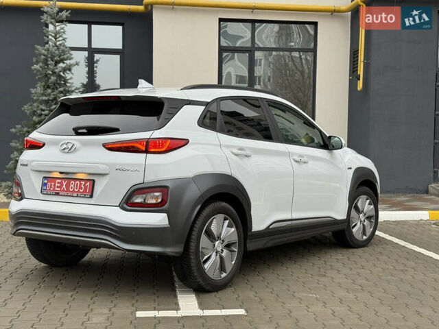 Белый Хендай Kona Electric, объемом двигателя 0 л и пробегом 98 тыс. км за 18999 $, фото 13 на Automoto.ua