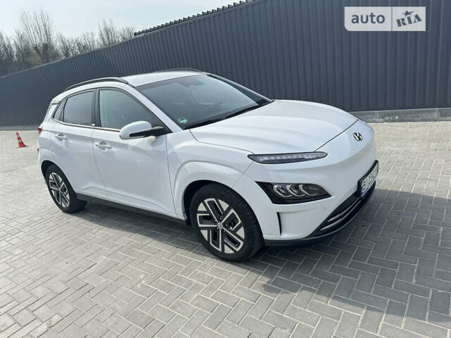 Белый Хендай Kona Electric, объемом двигателя 0 л и пробегом 52 тыс. км за 23400 $, фото 2 на Automoto.ua